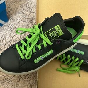 Boys Adidas x Marvel Stan Smith J Hulk Smash size 5.5
